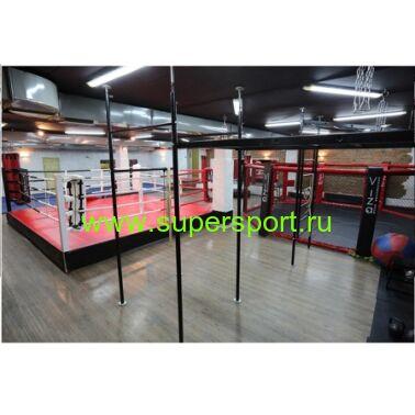 Ринг на помосте с боевой зоной 5 x 5 м.
